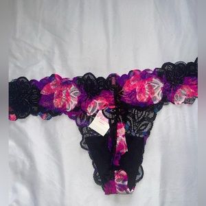 Victoria Secret Pink thong size medium new with tag